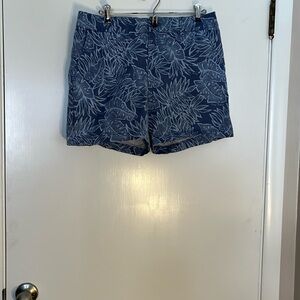 Tommy Hilfiger Women's Sz 12 Navy Leaf Patterned Shorts